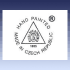 černý sítotiskový obtisk - žalud s písmenem D, okolo text ROYAL DUX BOHEMIA v trojúhelníku, okolo v kruhu text HAND PAINTED MADE IN CZECH REPUBLIC a písmeno R v kroužku vpravo nahoře černý sítotiskový obtisk - žalud s písmenem D, okolo text ROYAL DUX BOHEMIA v trojúhelníku, okolo v kruhu text HAND PAINTED MADE IN CZECH REPUBLIC a písmeno R v kroužku vpravo nahoře